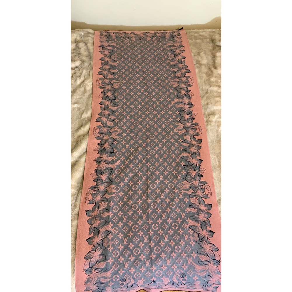 Louis Vuitton scarf